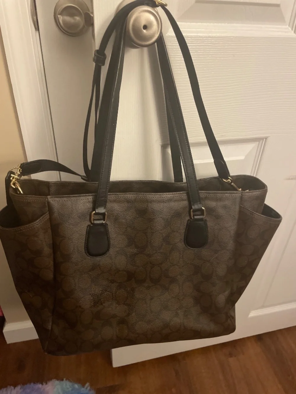 Coach classic leather pattern essential tote